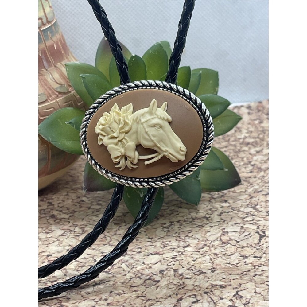 Western Pony White Horse Cameo Rope Pendant Necklace Bolo Lariat Tie Derby Race
